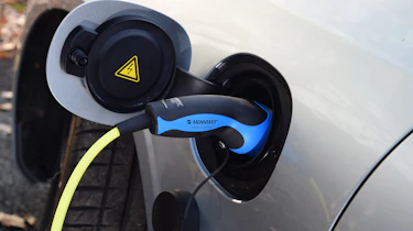 Volvo S90 T8 - plugged-in