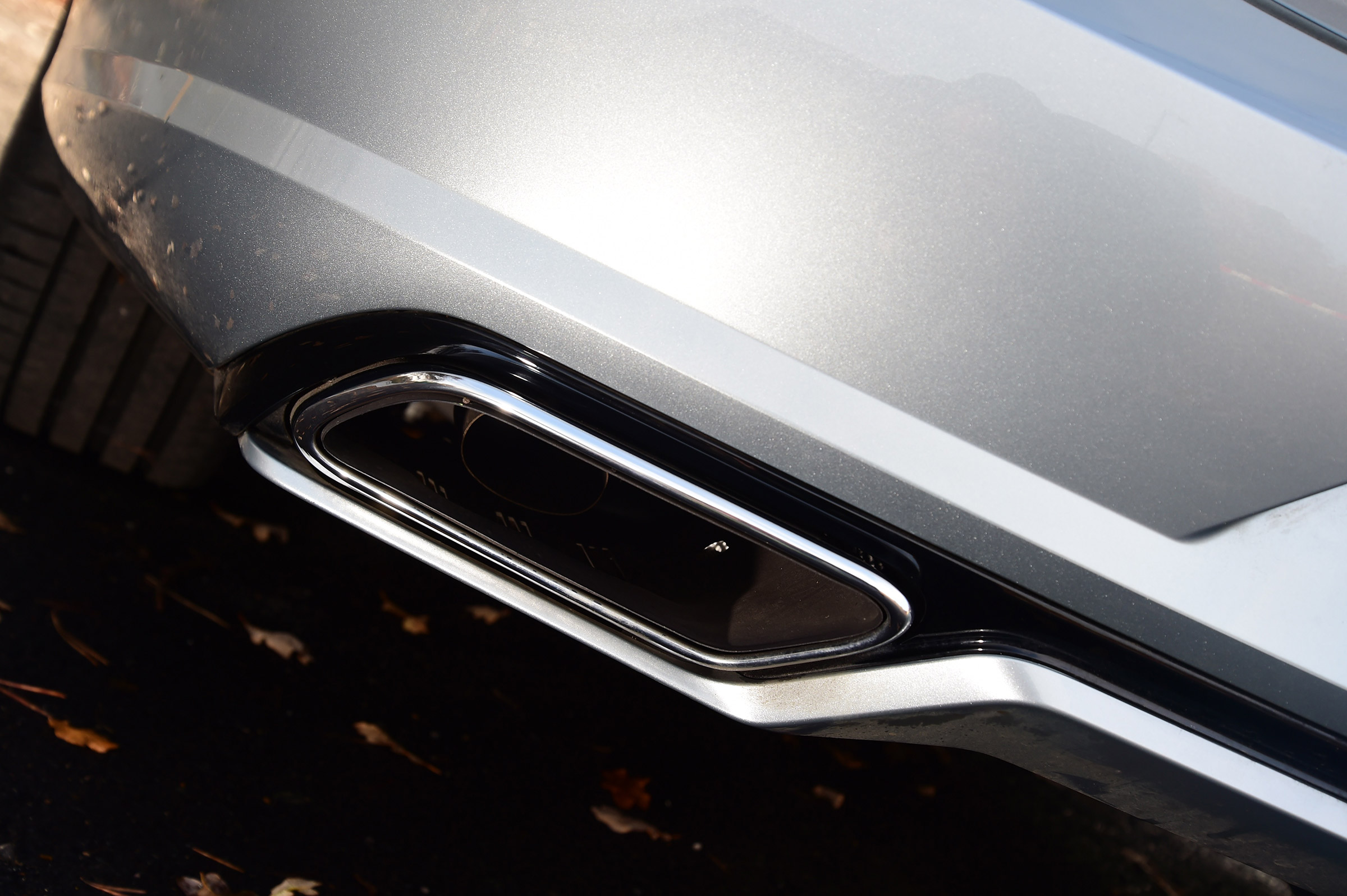 Volvo S90 T8 - exhaust