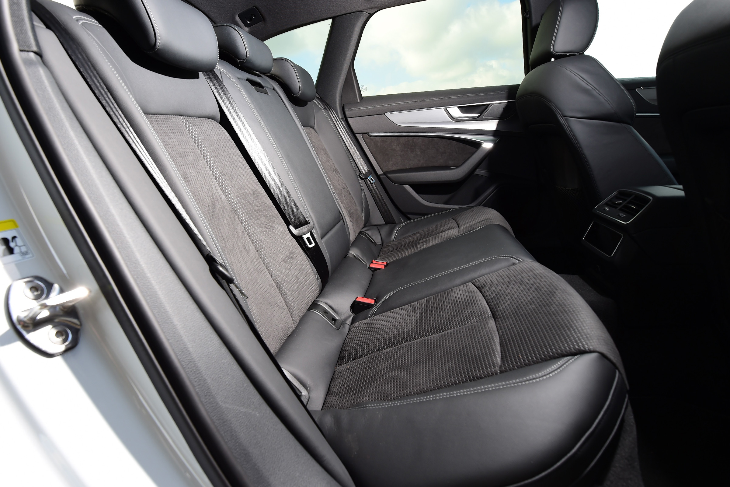 audi a6 avant rear seats legroom