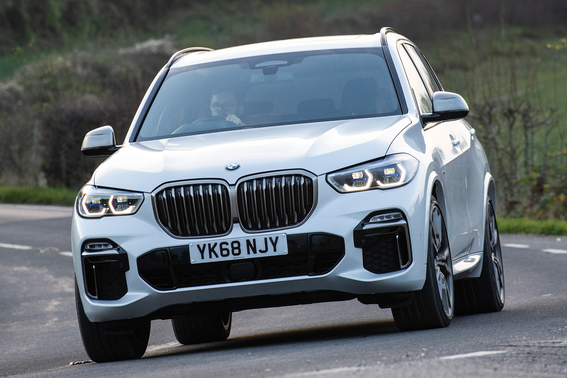 bmw x5 m50d front corner