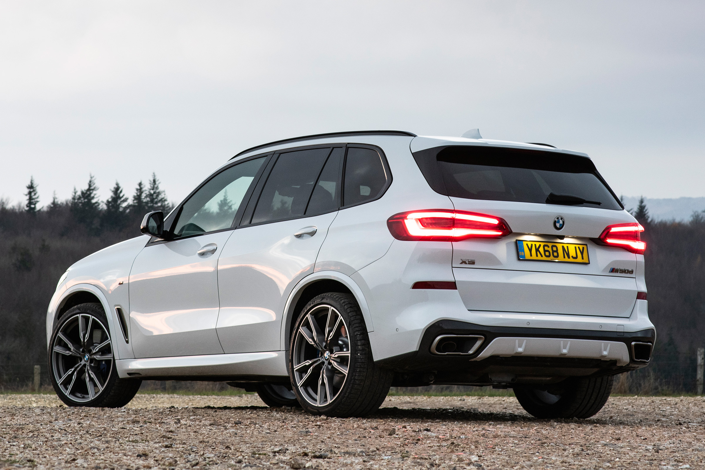 bmw x5 m50d static rear