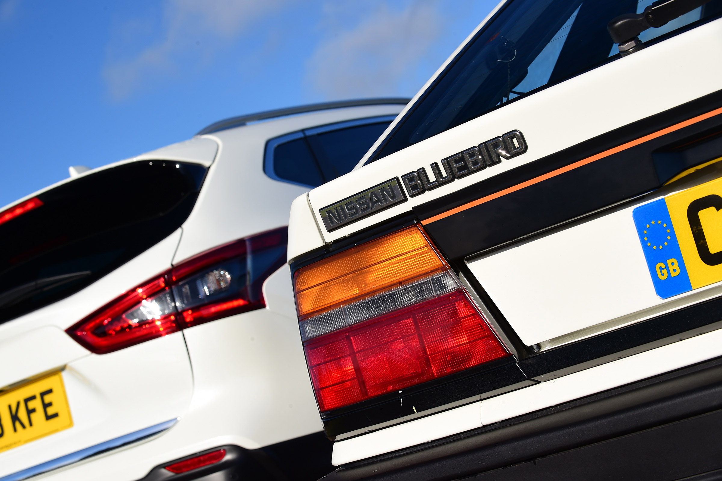 Nissan Bluebird vs Nissan Qashqai - rear detail