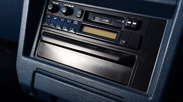 Nissan Bluebird - centre console