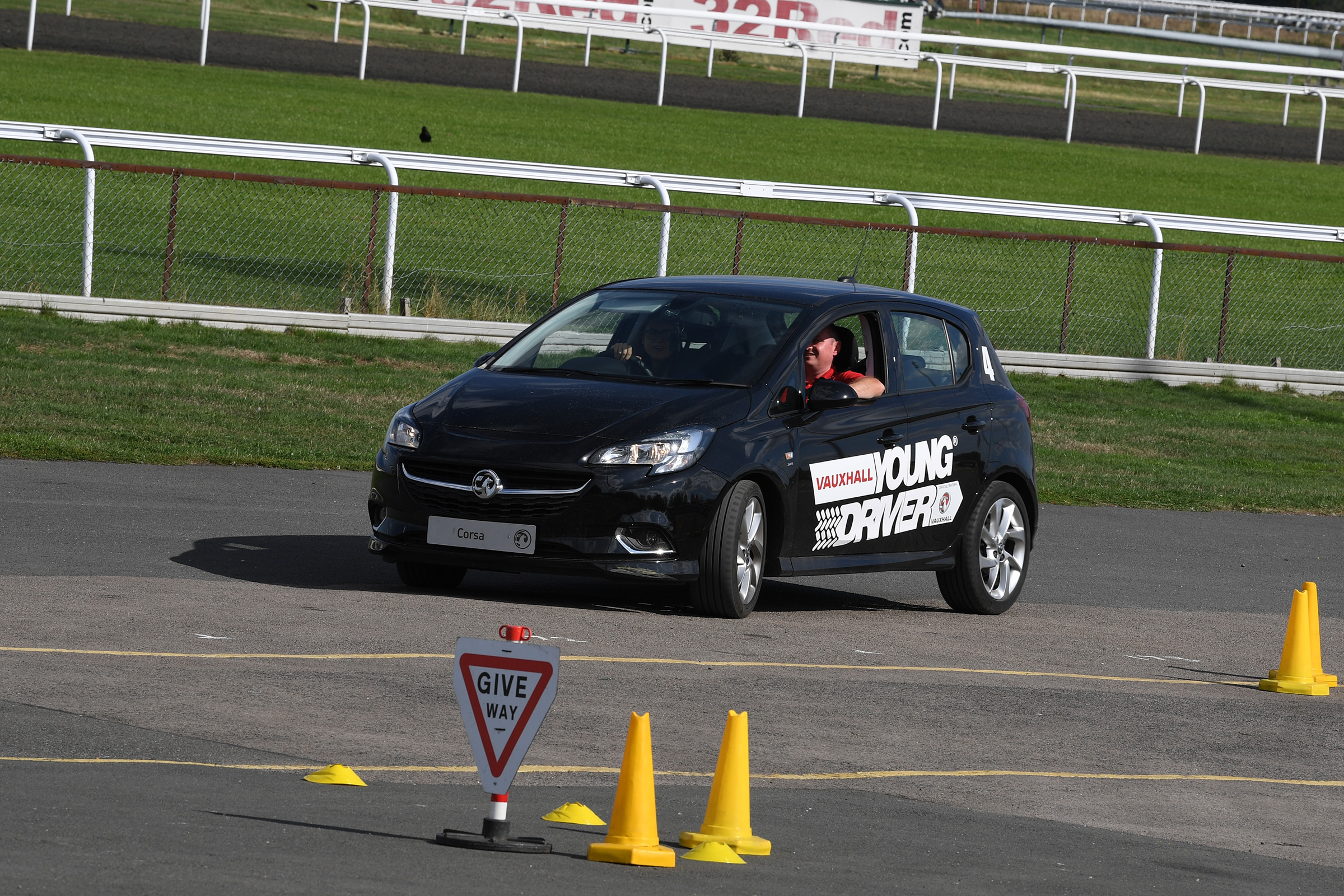 Kid Drivers - black corsa cornering