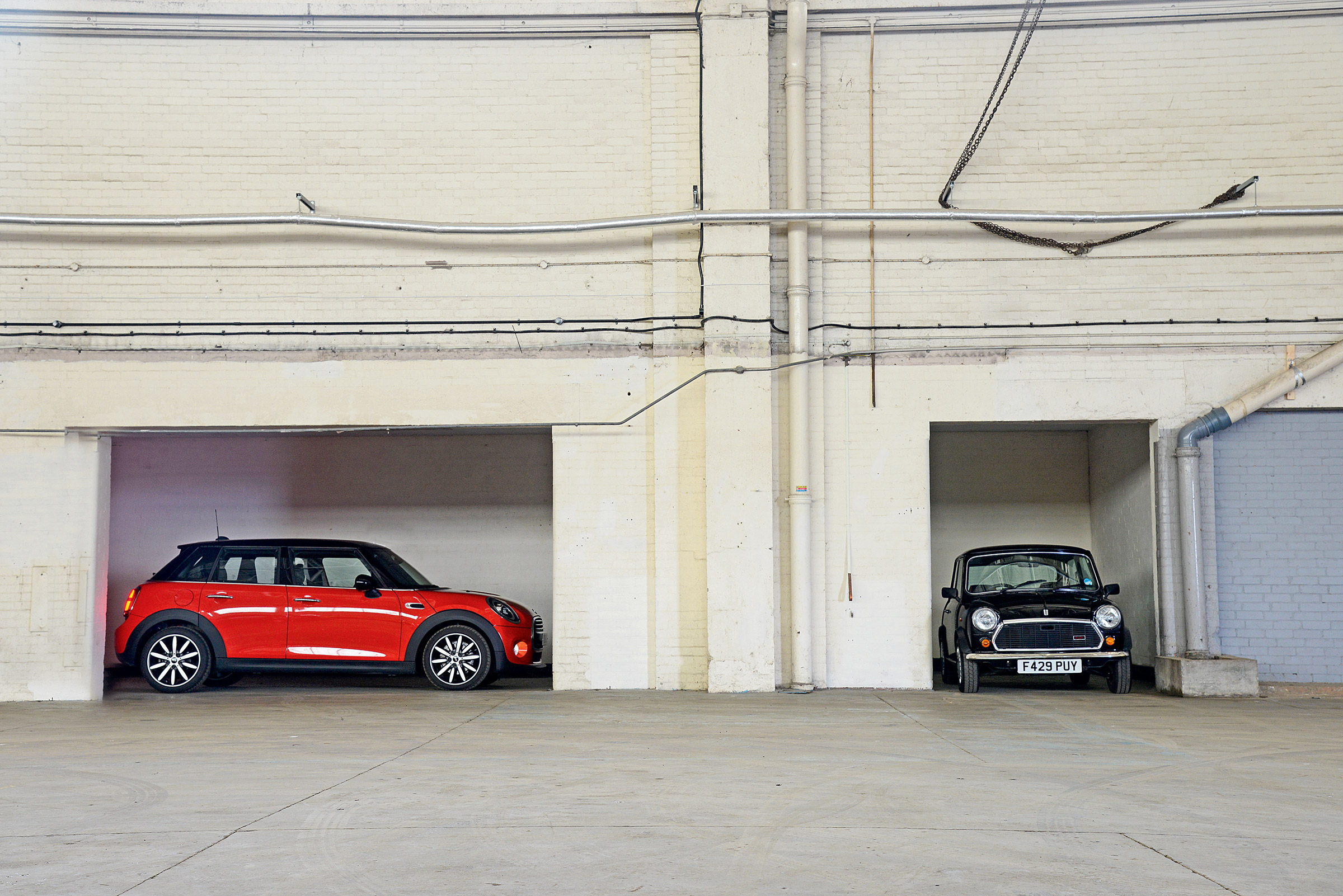 MINI Jet Black vs MINI Cooper 5dr