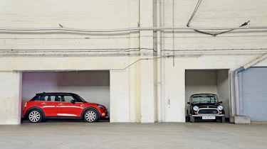 MINI Jet Black vs MINI Cooper 5dr