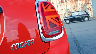 MINI Cooper 5dr - rear light