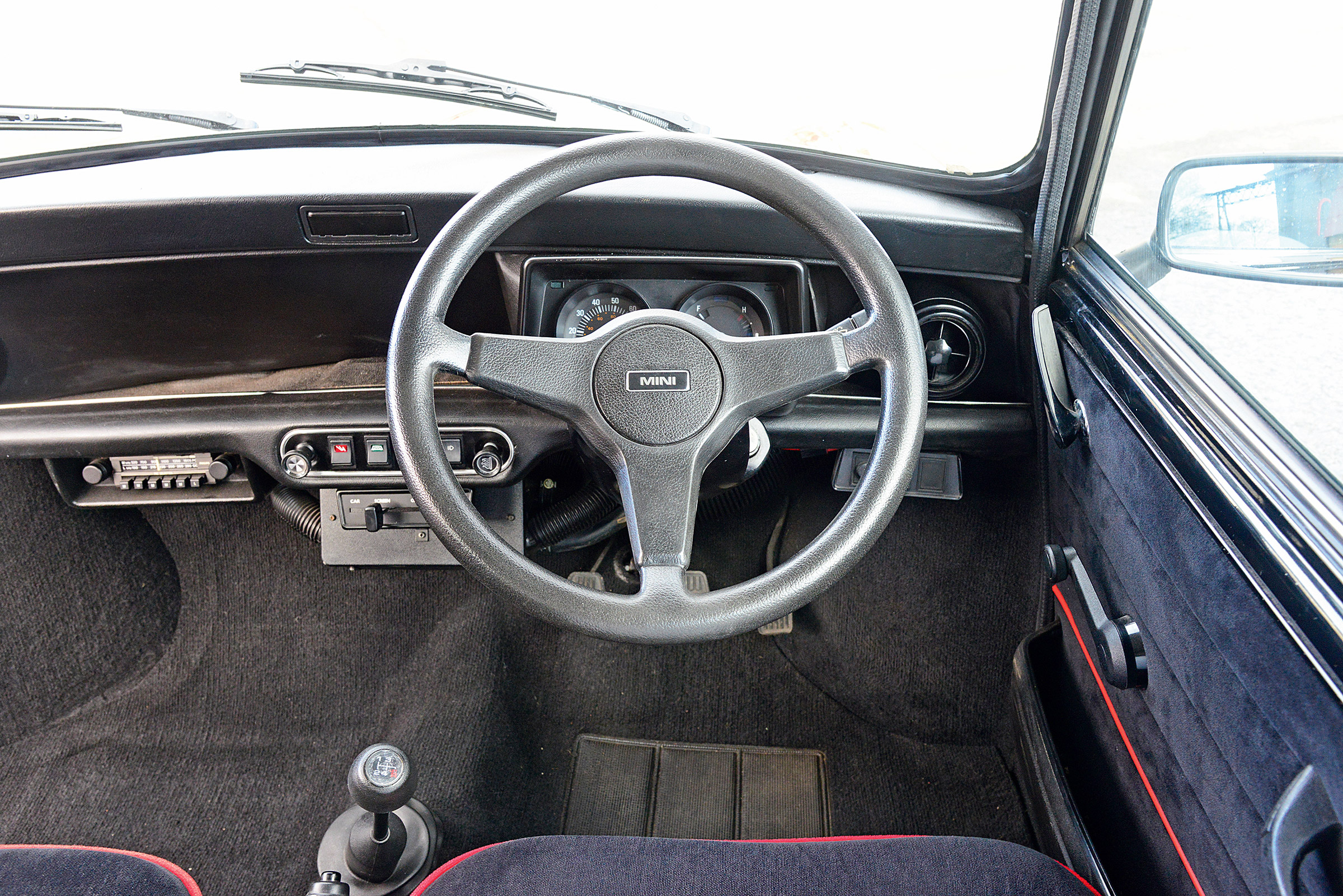 MINI Jet Black - dash
