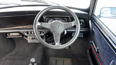 MINI Jet Black - dash