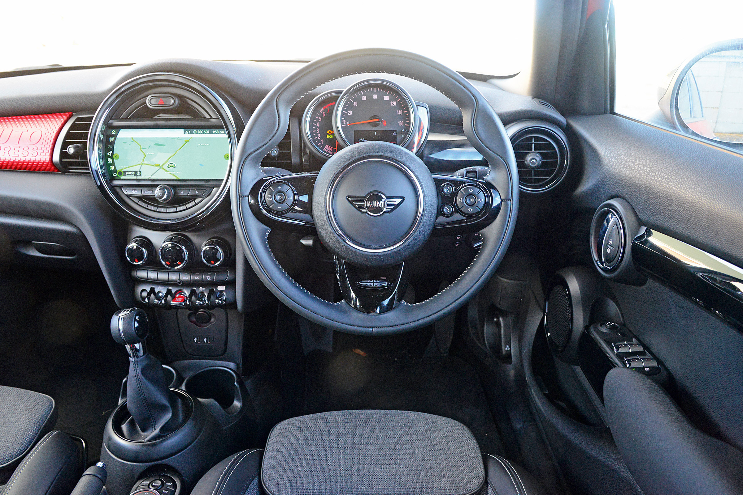 MINI Cooper 5dr - dash