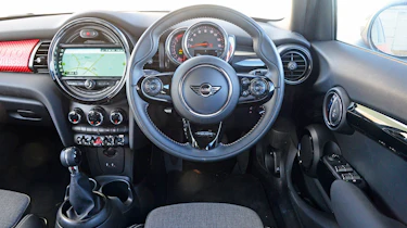 MINI Cooper 5dr - dash