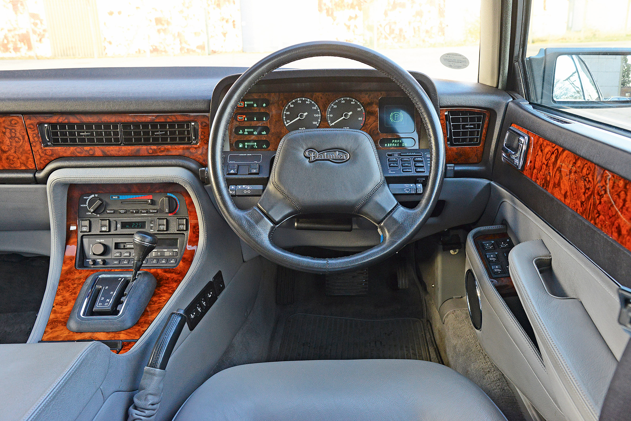 Jaguar XJ40 - dash
