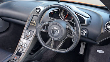 McLaren 12C Spider - dash