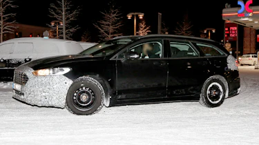 Ford Mondeo Hybrid Estate - spy side 3/4