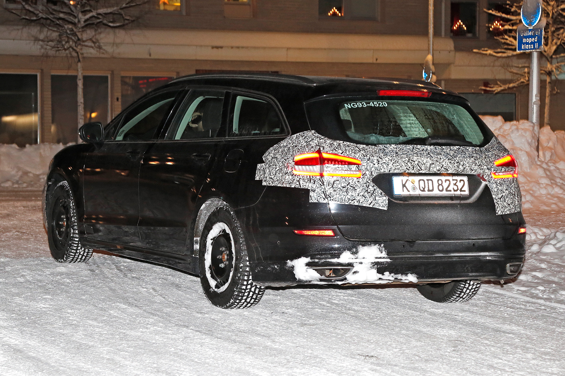 Ford Mondeo Hybrid Estate - spy rear