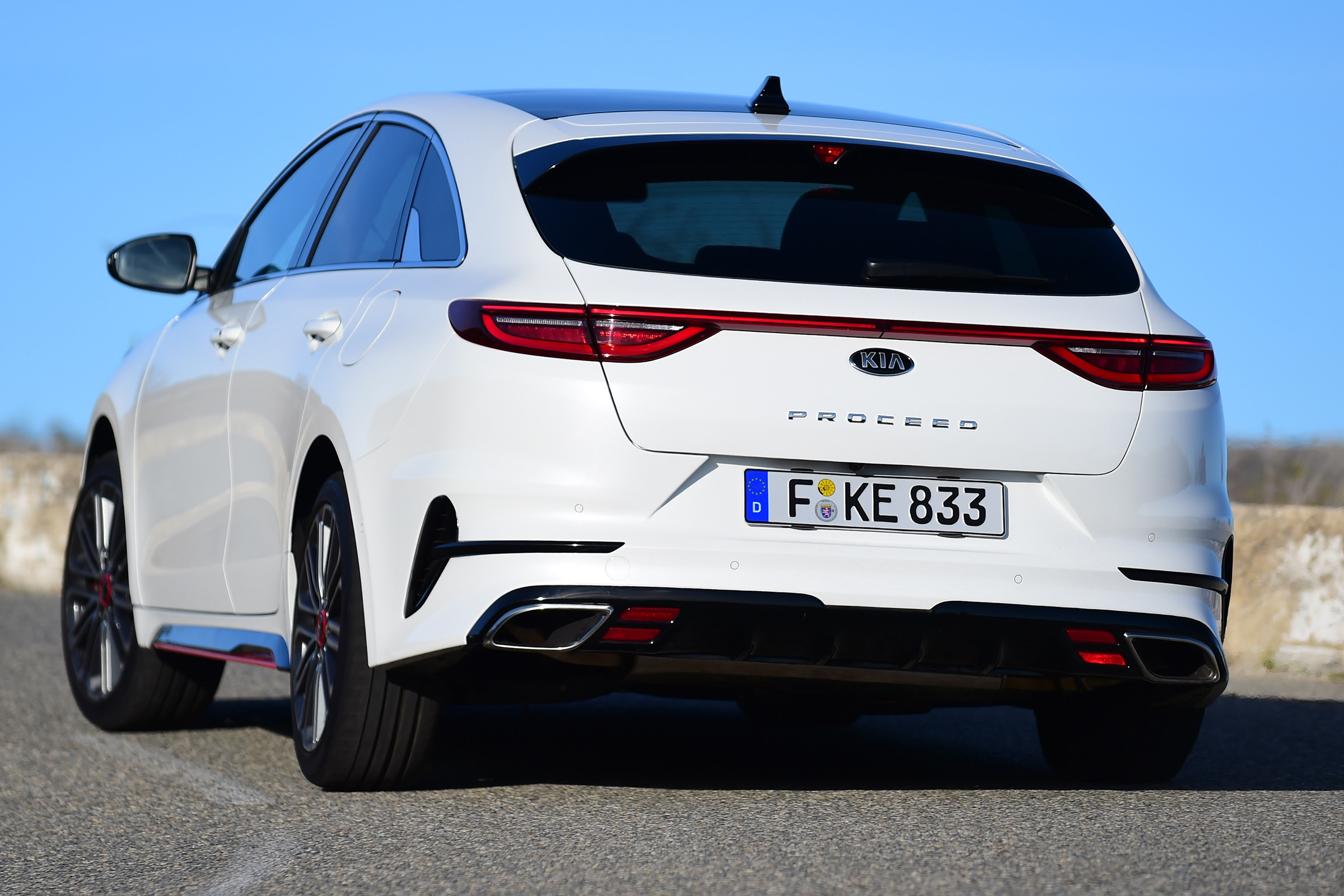 kia proceed gt prototype cornering rear