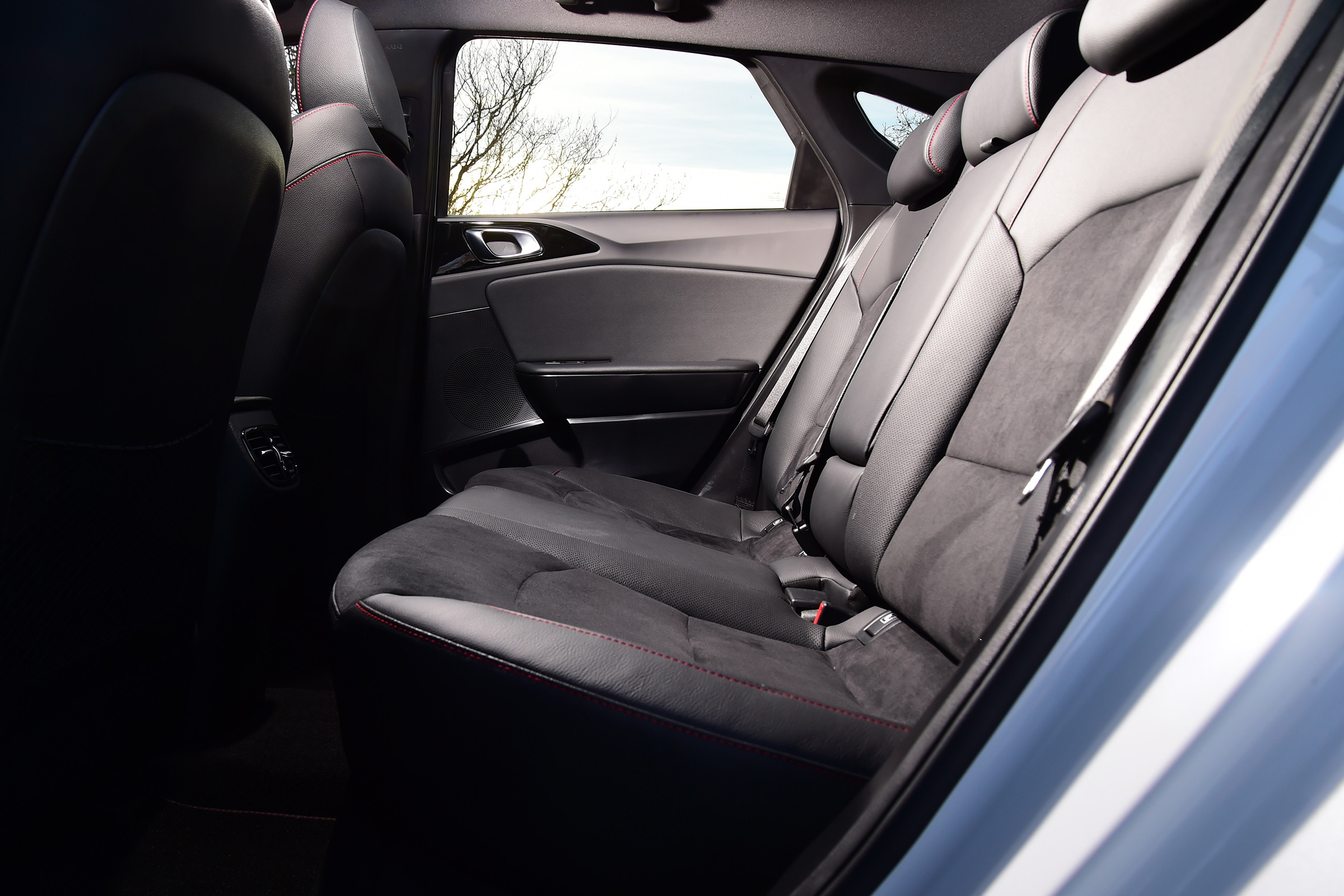 kia proceed gt prototype rear seats legroom