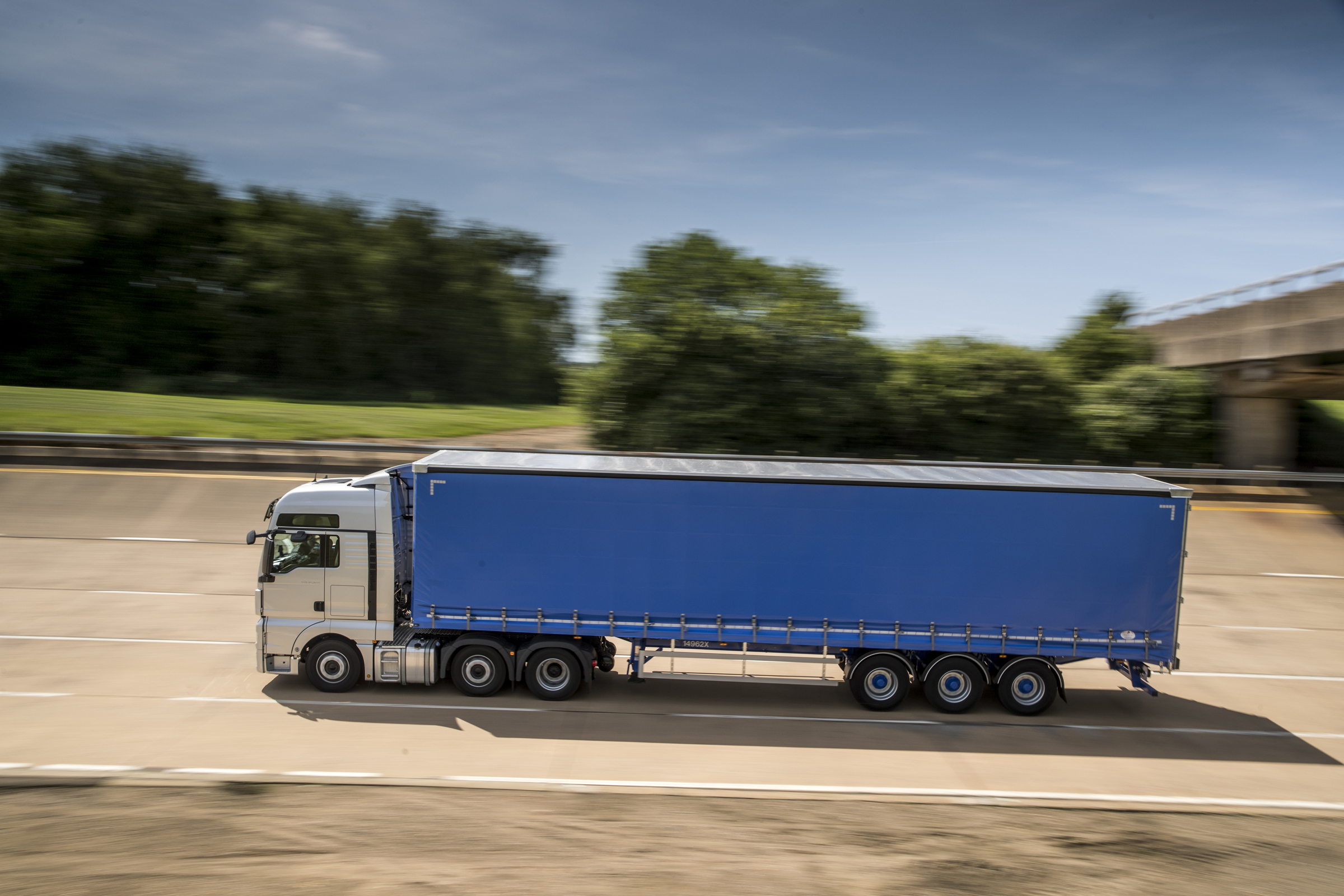 MAN truck panning