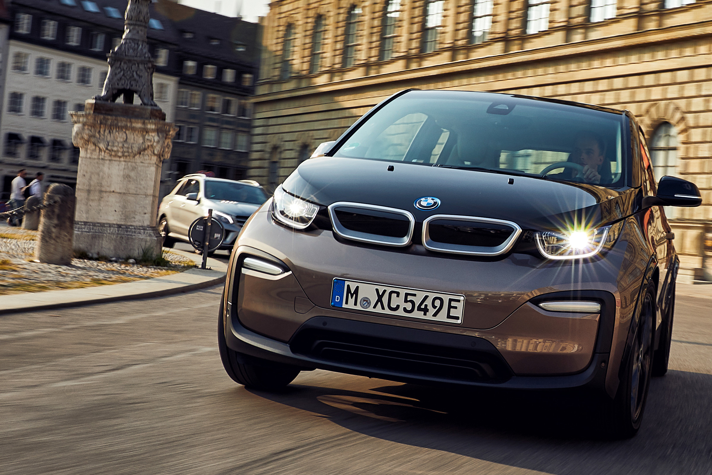 BMW i3 120Ah - front cornering