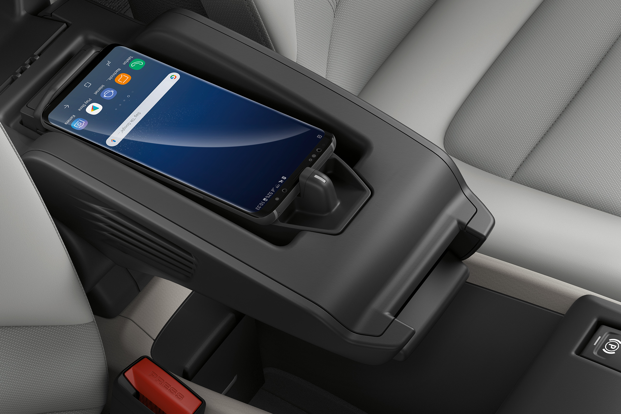 BMW i3 120Ah - phone charging