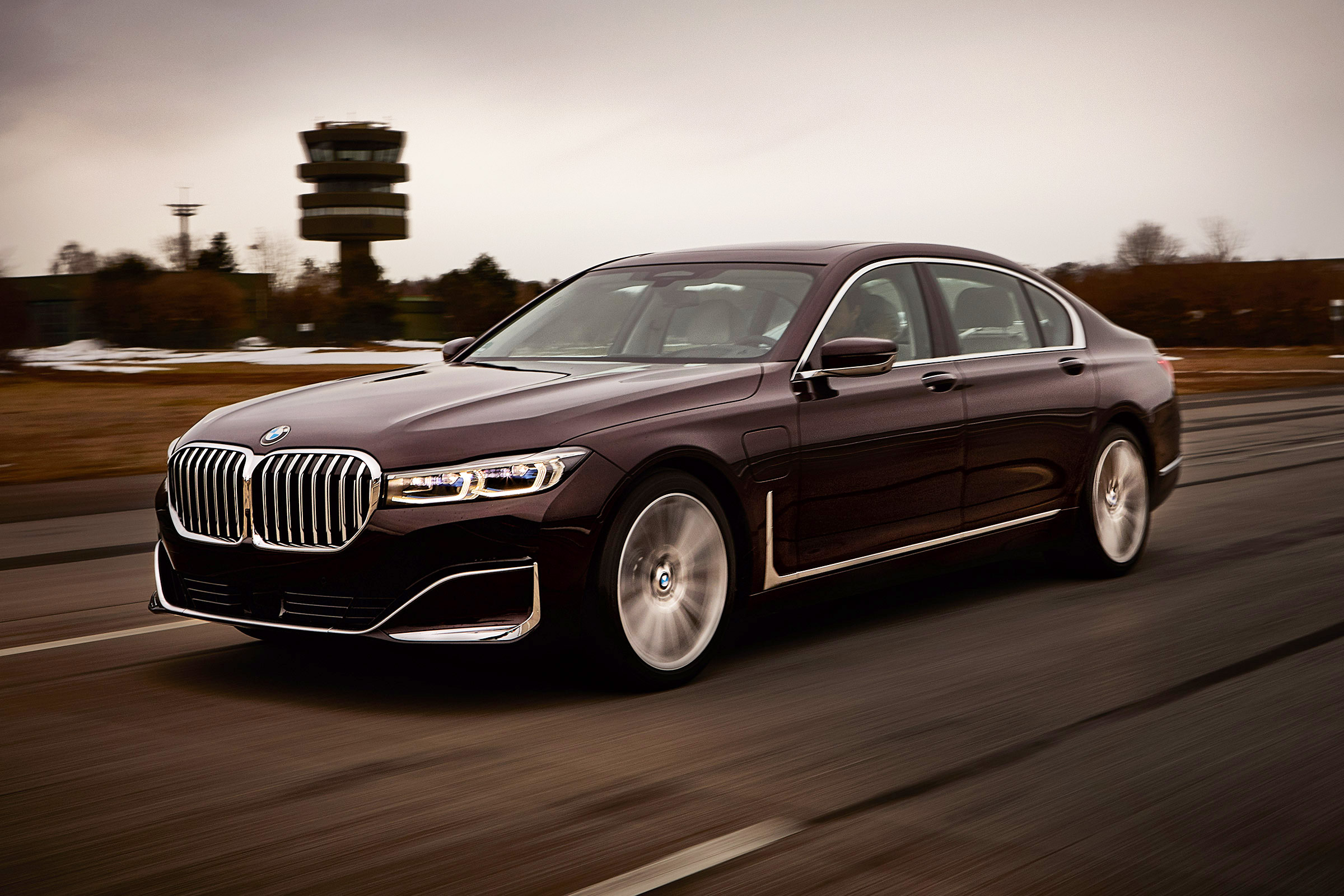BMW 745Le xDrive - front