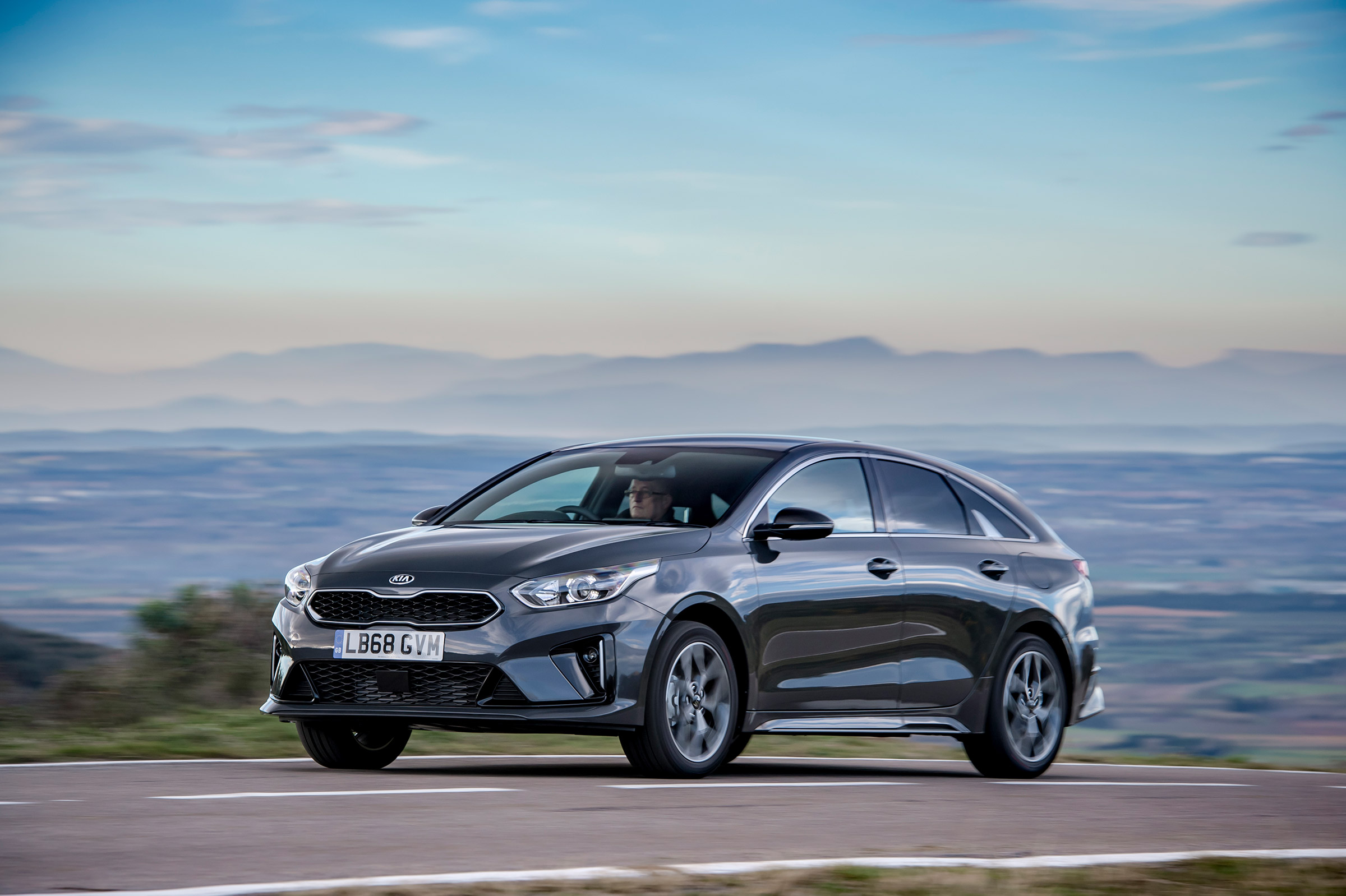 Kia Proceed - front action