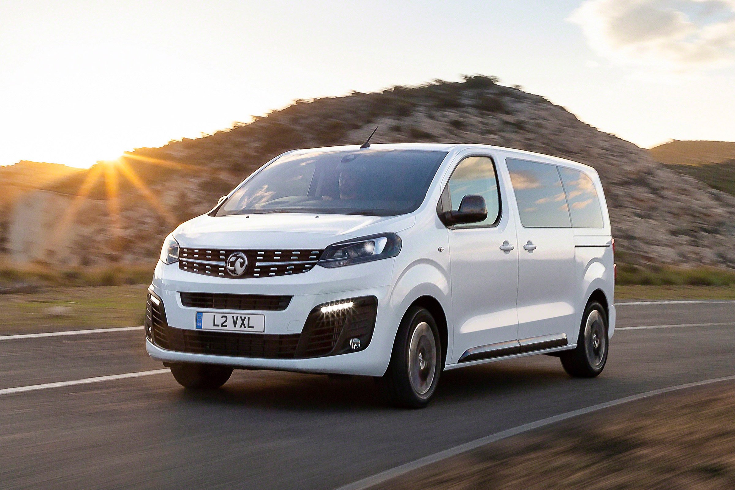 Vauxhall Vivaro Life - front action