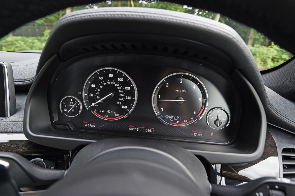 Used BMW X6 - dials
