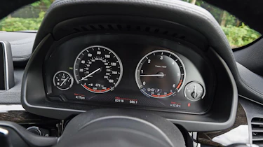 Used BMW X6 - dials