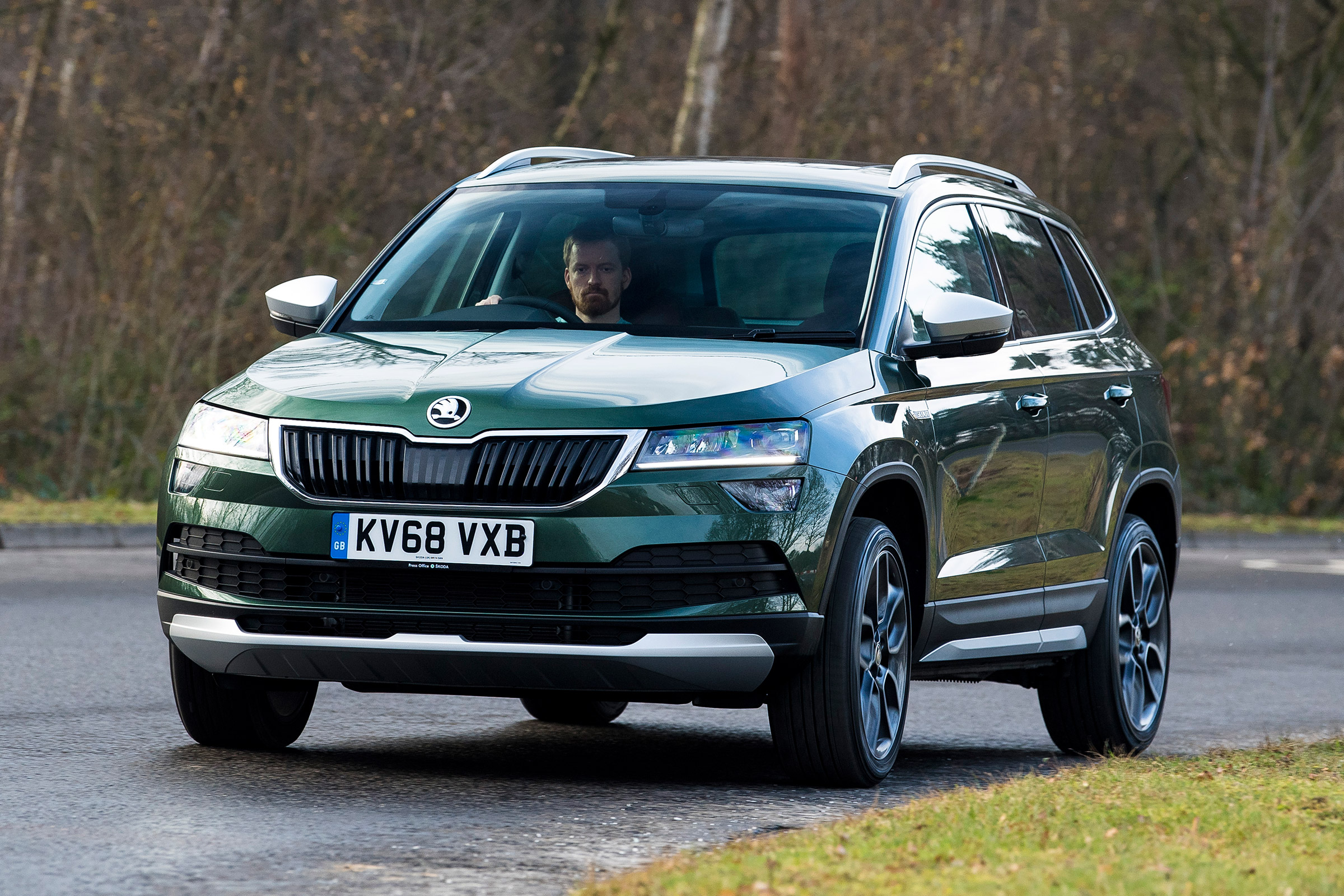 Skoda Karoq Scout - front action