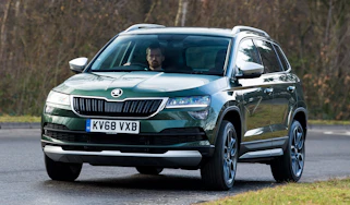 Skoda Karoq Scout - front action