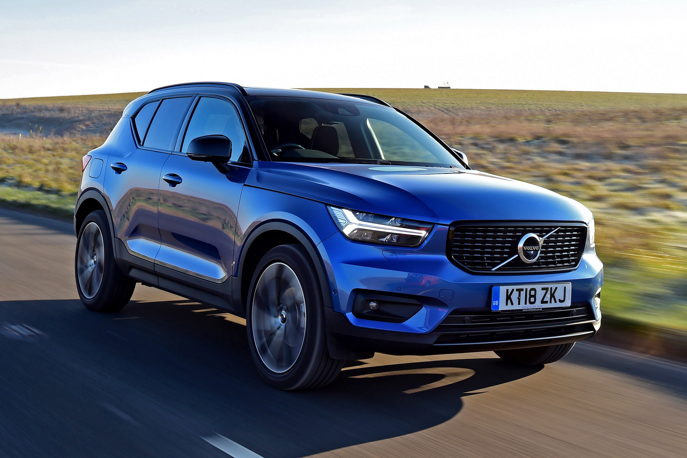 Volvo XC40 - front