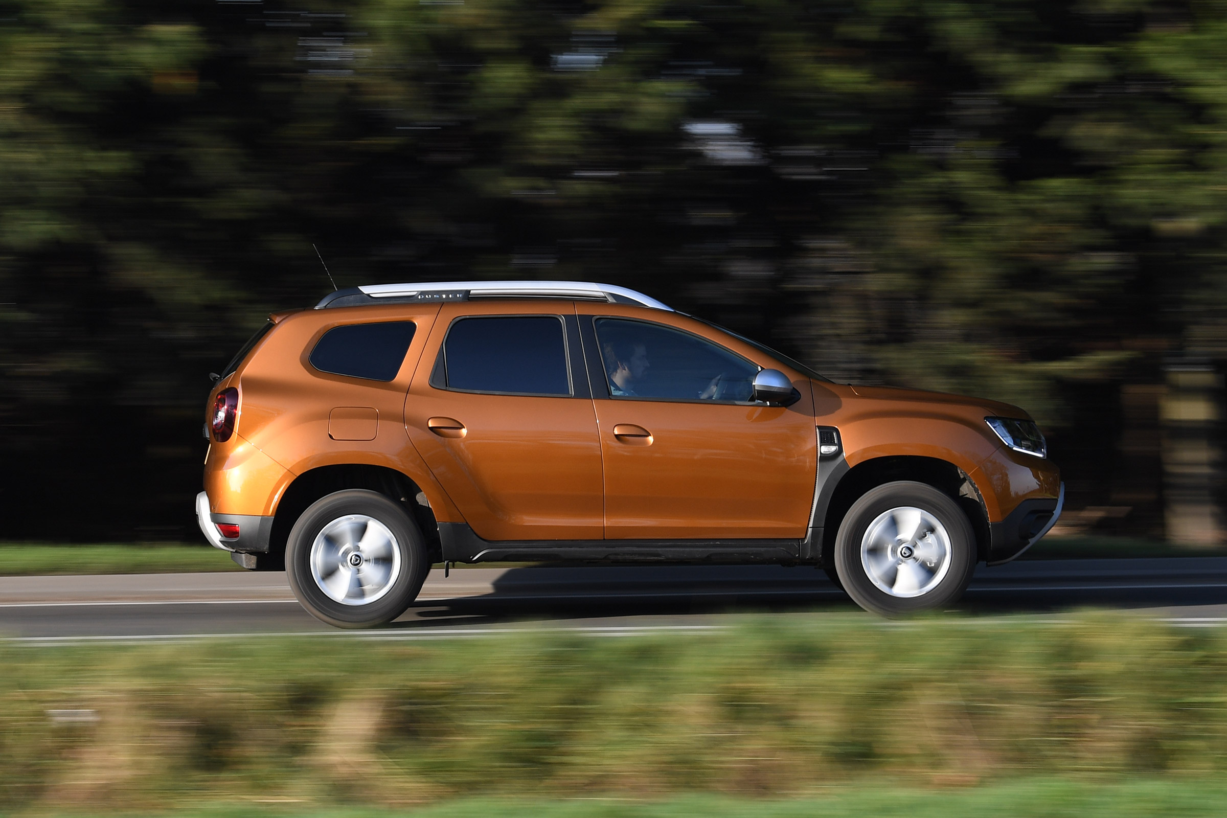 Dacia Duster - side