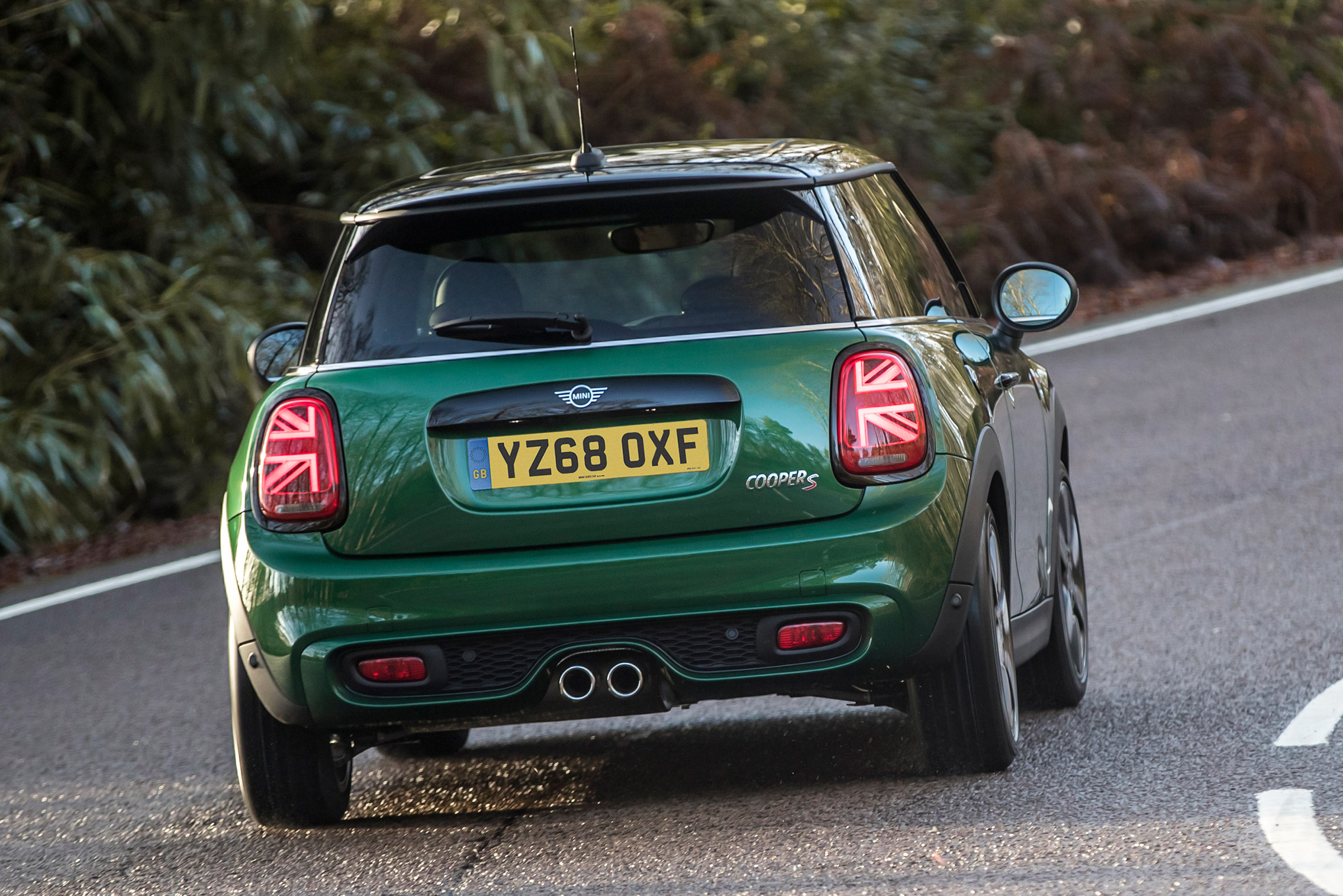 MINI Cooper S 60 Years Edition - rear cornering