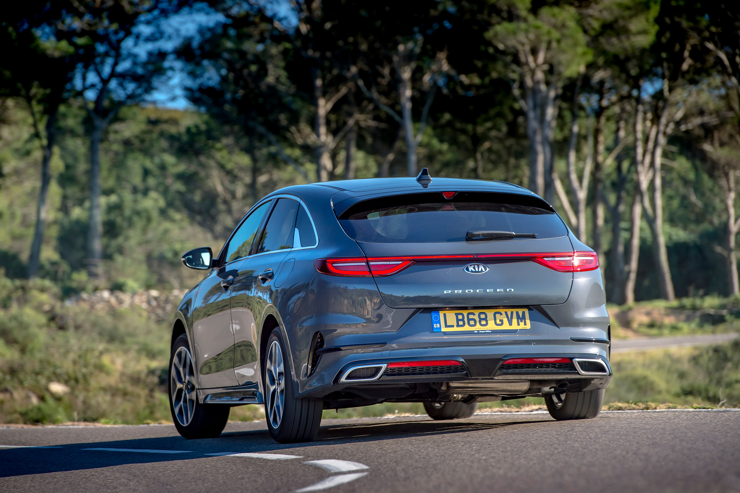 Kia Proceed - rear cornering