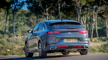 Kia Proceed - rear cornering