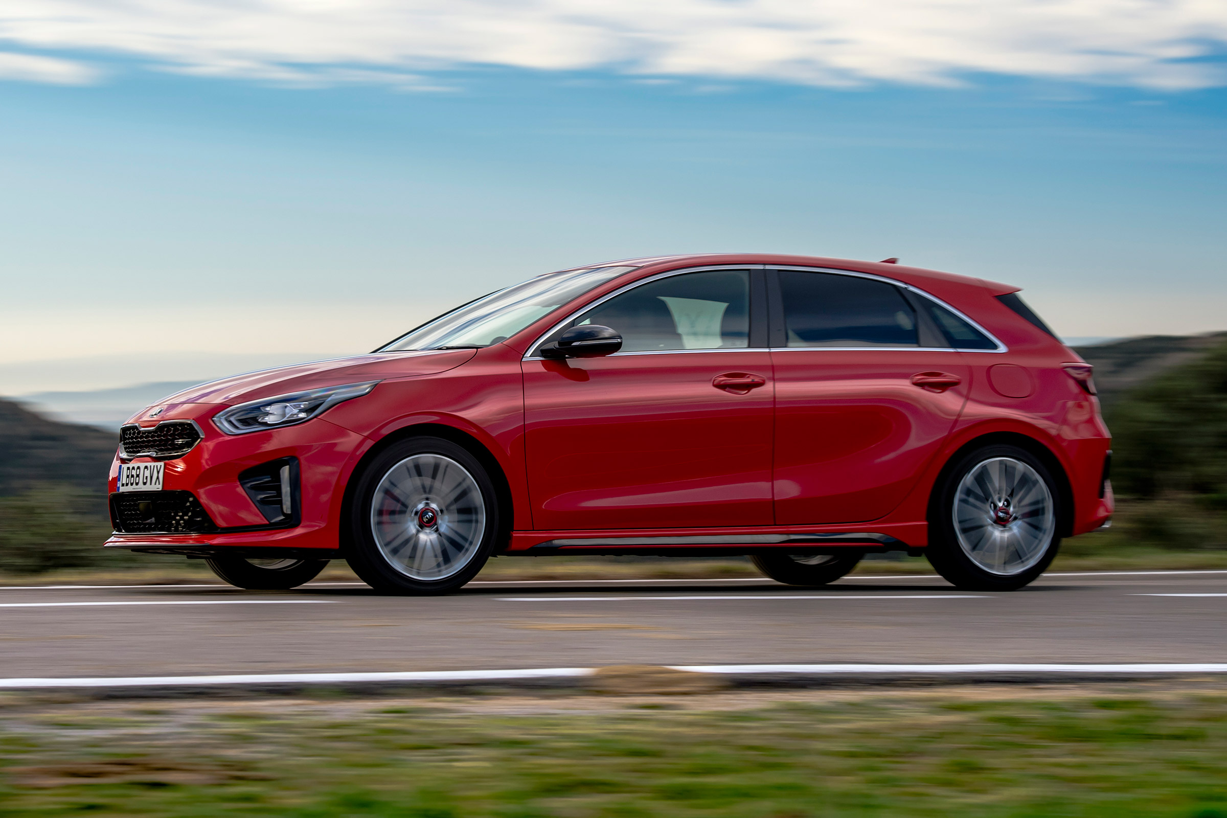 Kia Ceed GT - side action