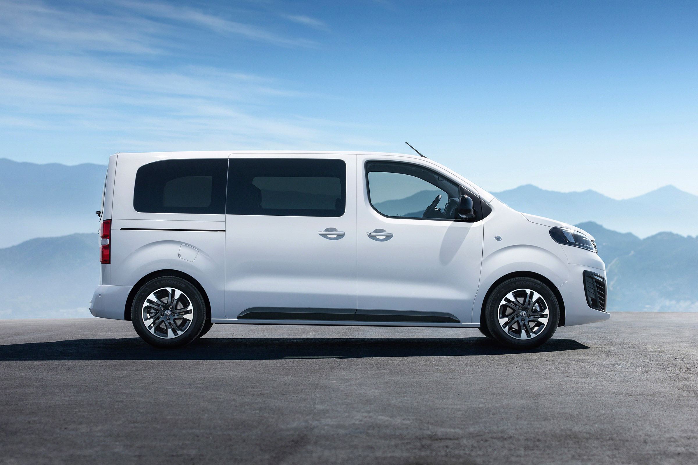 Vauxhall Vivaro Life - side