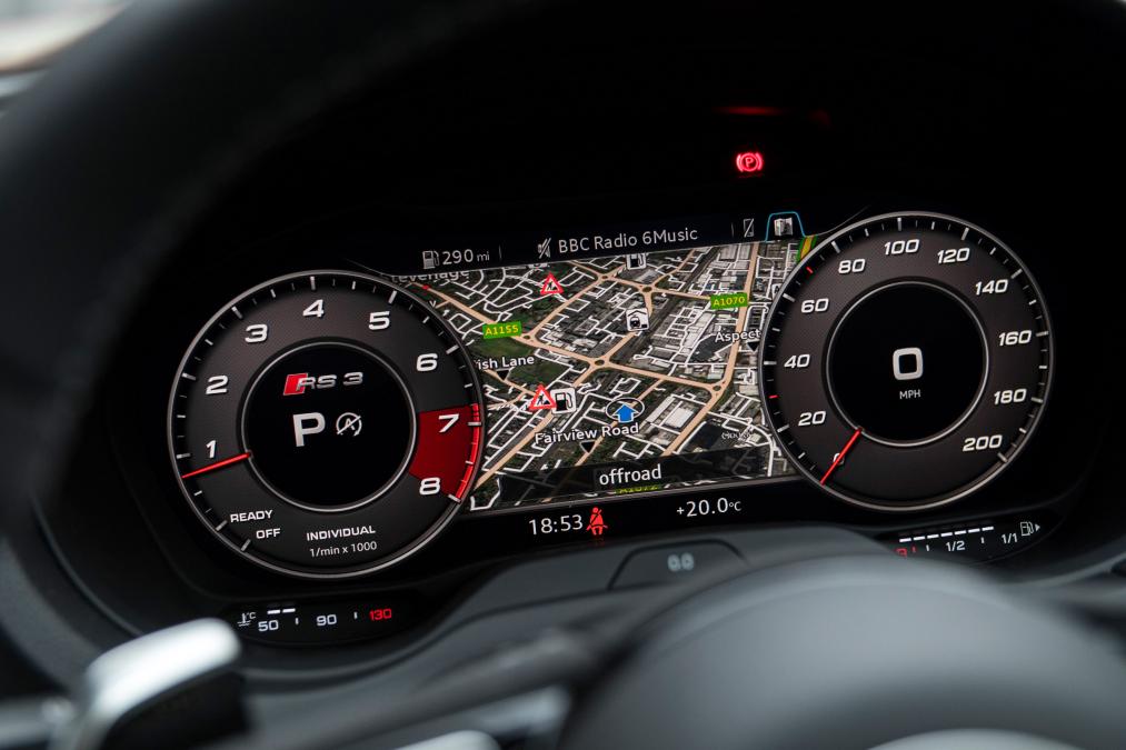 Used Audi RS 3 - dials