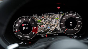 Used Audi RS 3 - dials