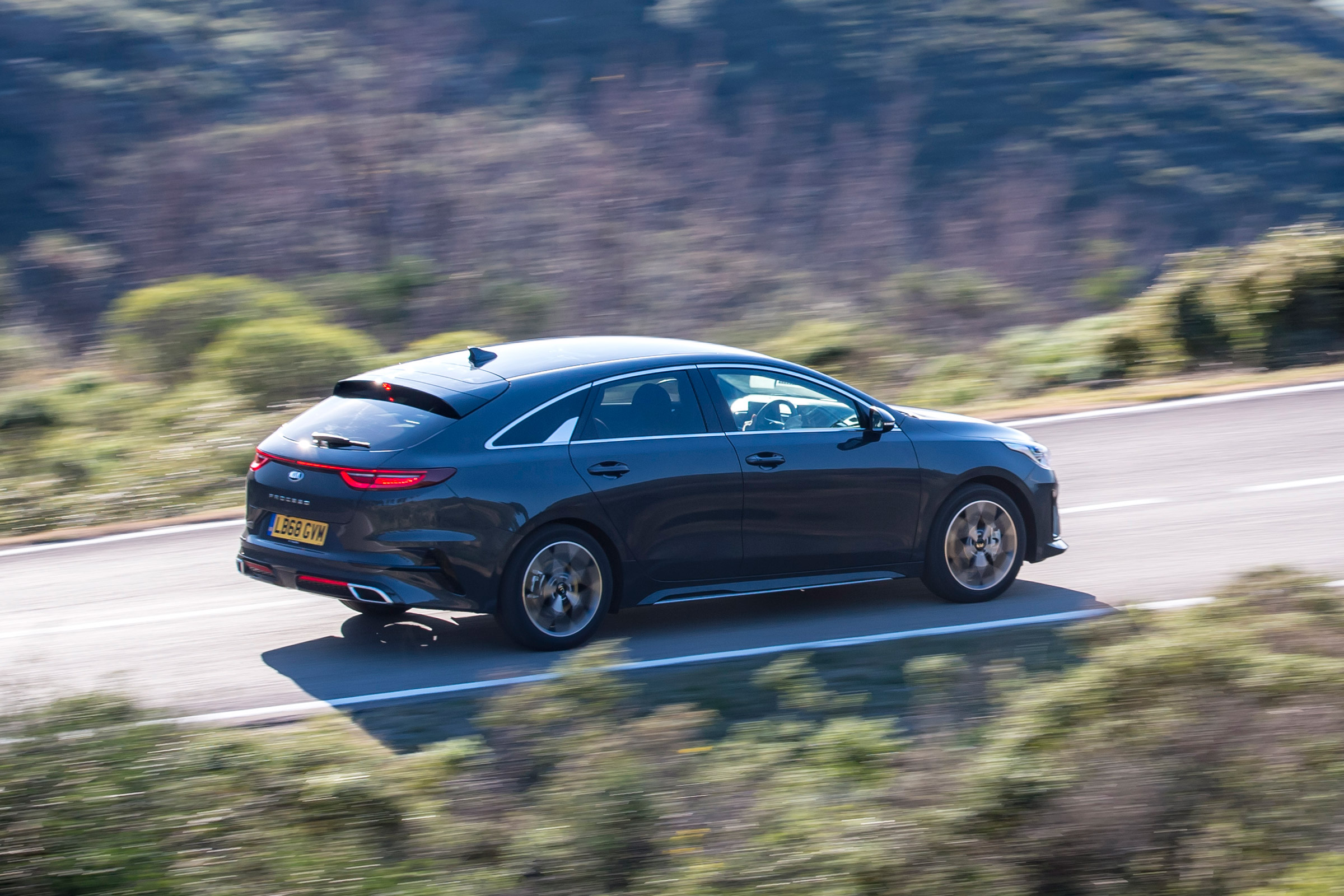 Kia Proceed - above