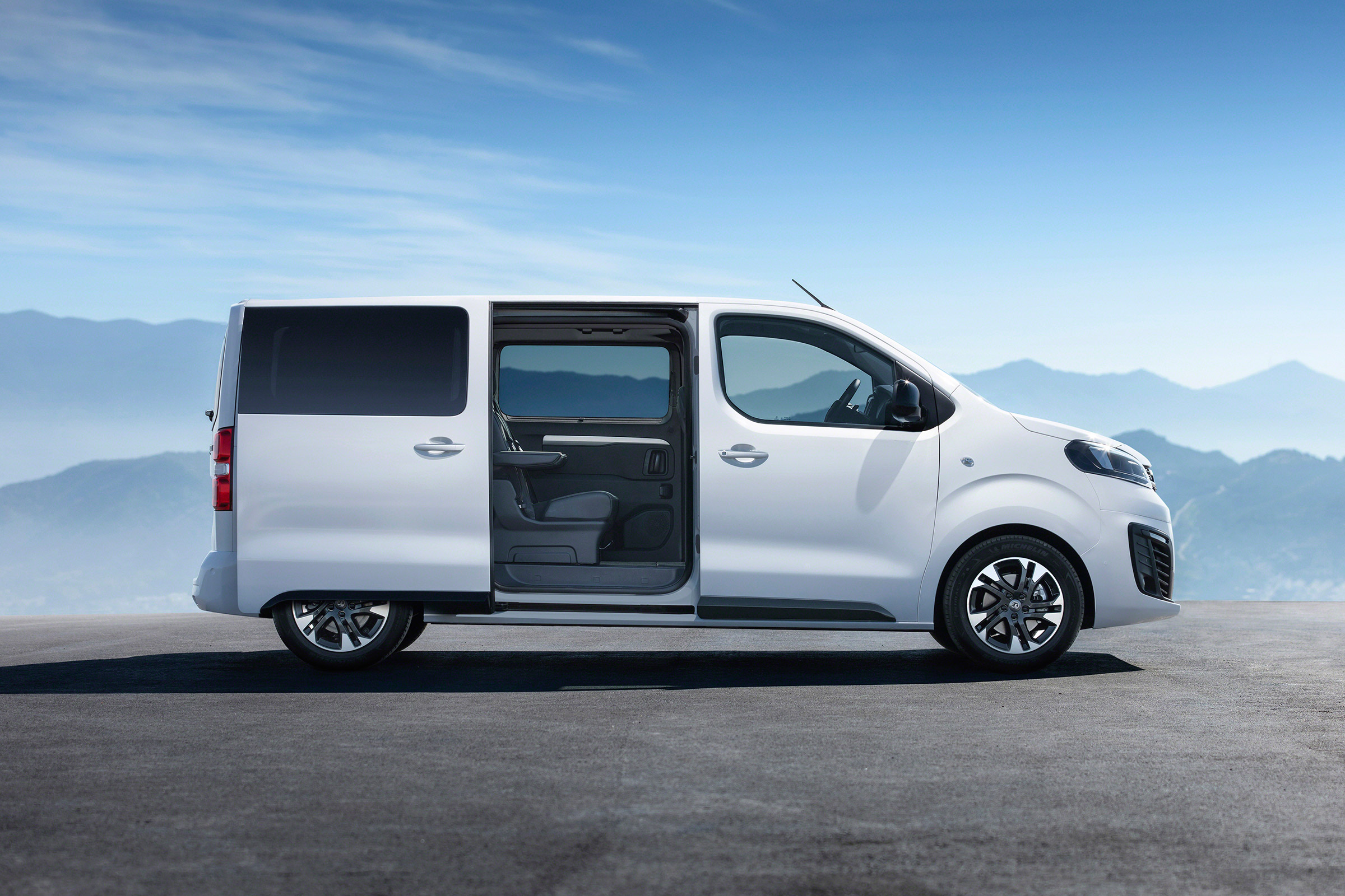 Vauxhall Vivaro Life - side door open