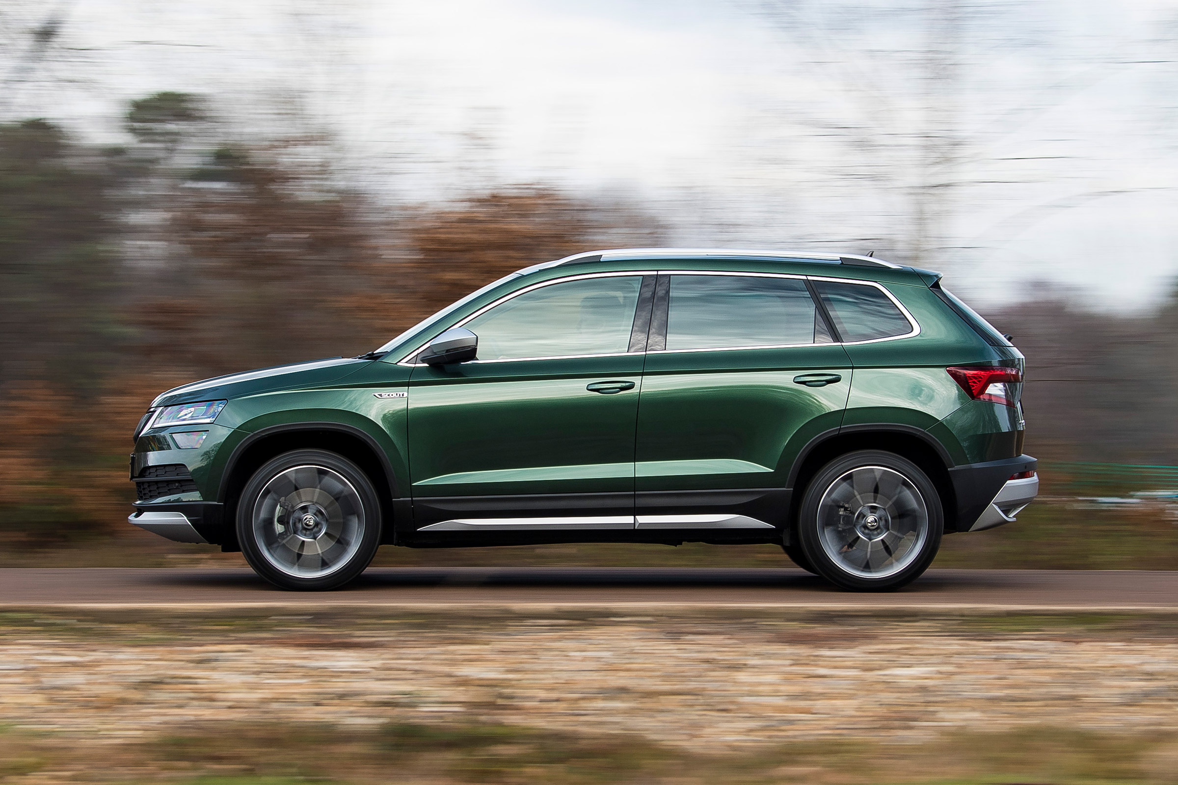 Skoda Karoq Scout - side