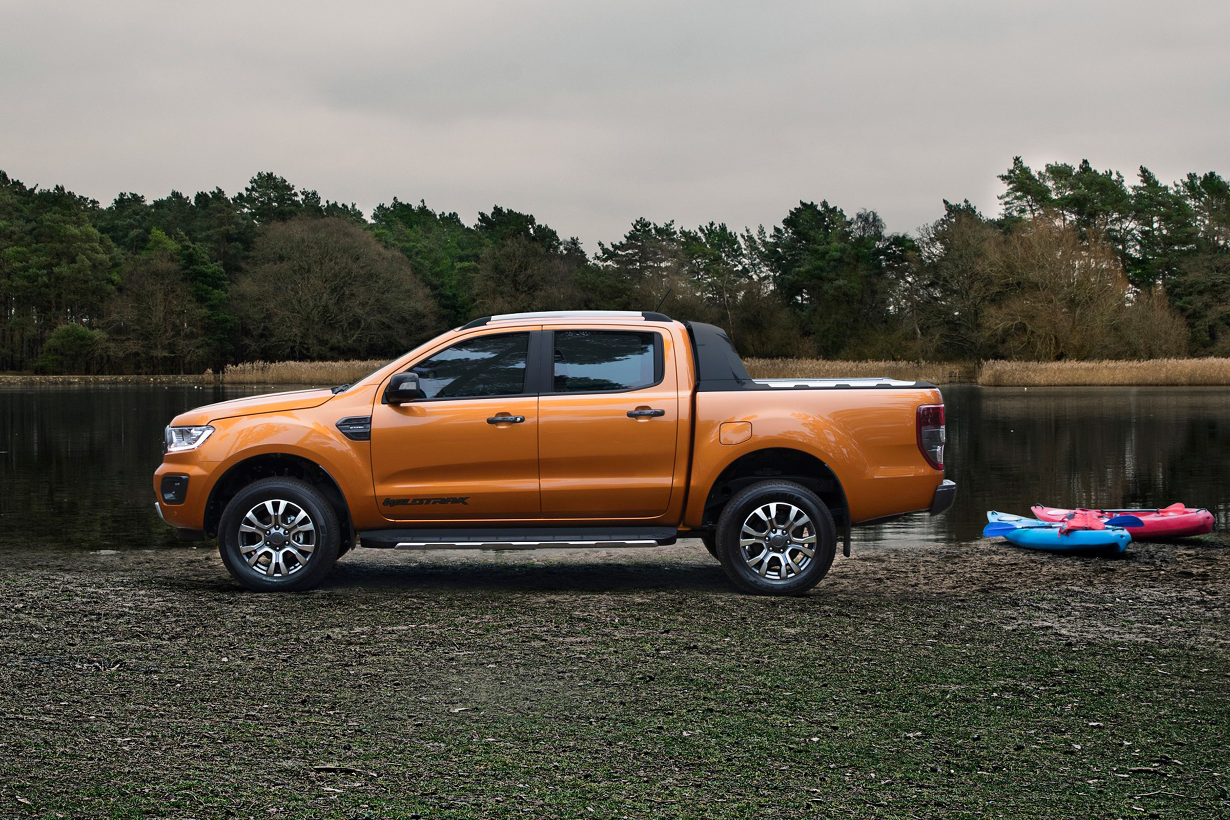 Ford Ranger Wildtrack - side