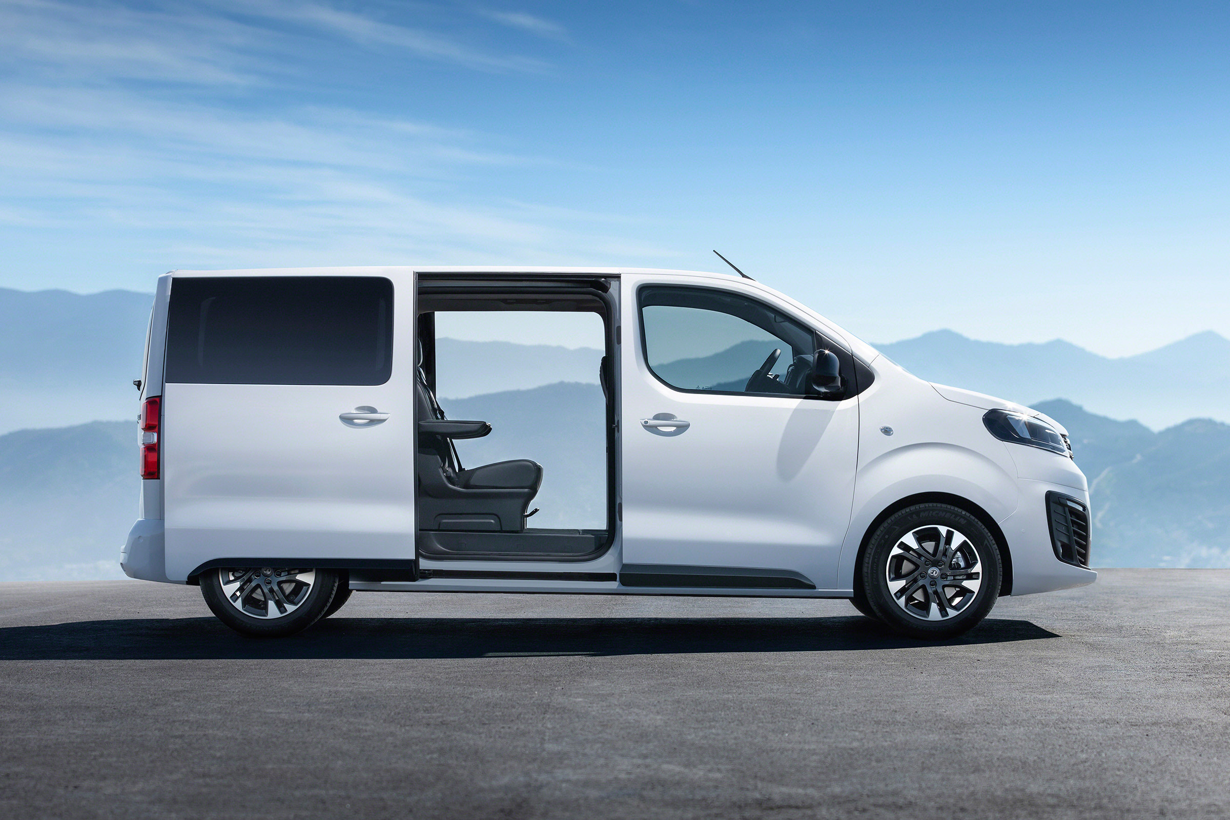 Vauxhall Vivaro Life - side static