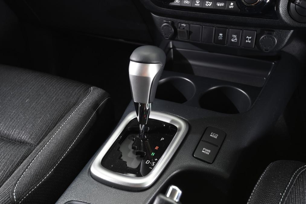 Used Toyota Hilux - transmission