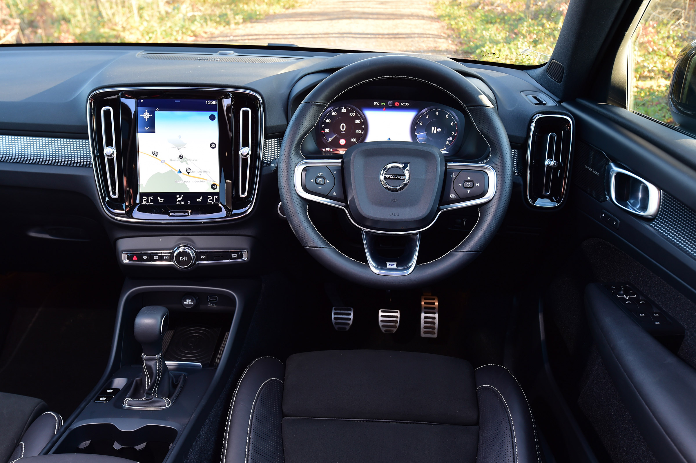 Volvo XC40 - dash