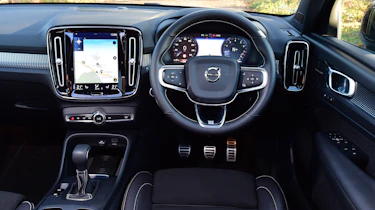 Volvo XC40 - dash