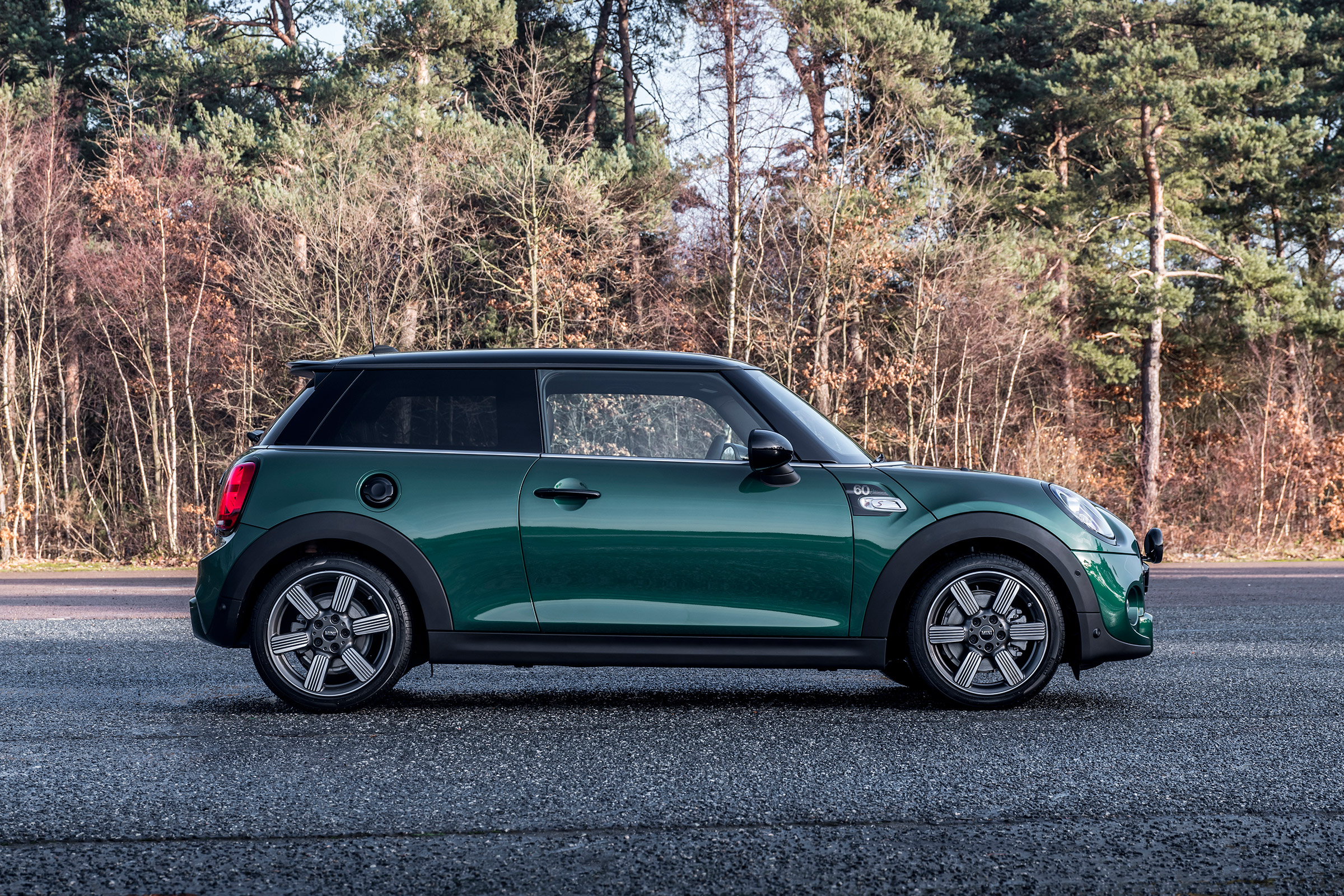 MINI Cooper S 60 Years Edition - side static