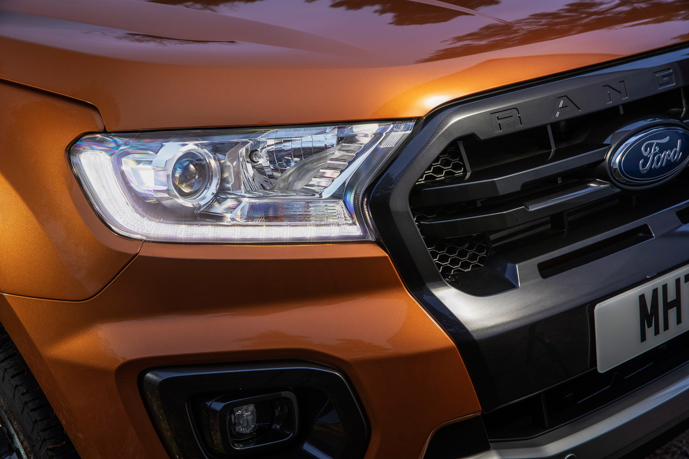 Ford Ranger Wildtrack - front light